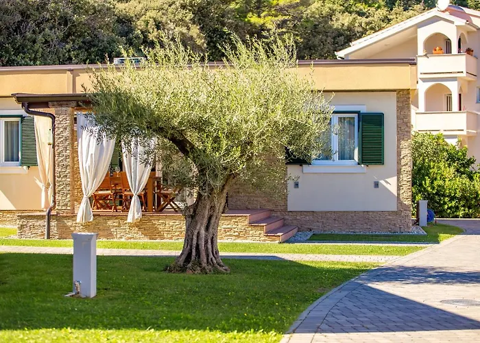 Lando Resort